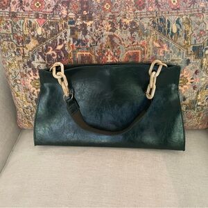 Elegant Green Leather Shoulder Bag with Gold Hardware NOATD 8831638 NO 8833313